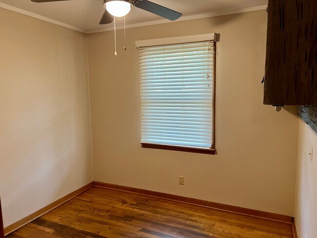 Building Photo - 1507 Franklin - For RENT!