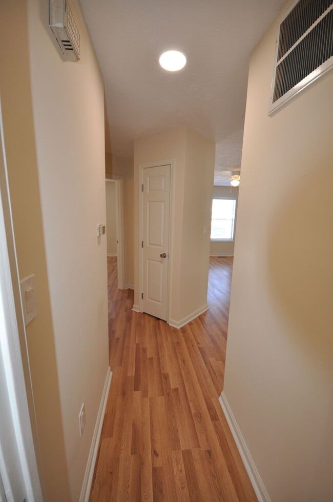 Building Photo - Winchester Duplex