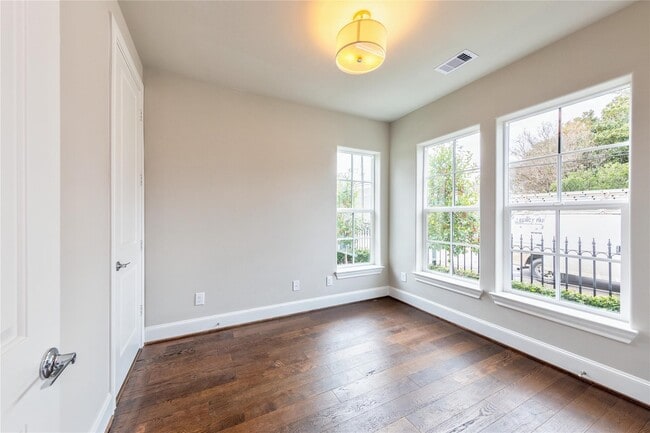 Building Photo - 2702 Harvard St