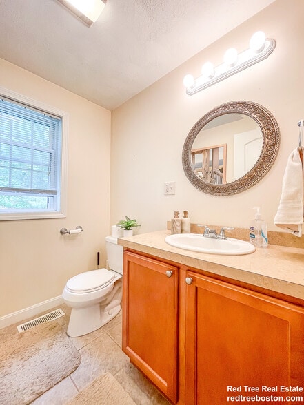 Building Photo - 496 Lebanon St