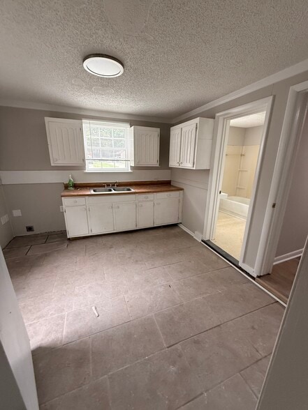 Building Photo - 4923 Barella Dr