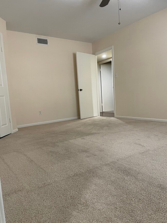 Building Photo - 4715 Ranch View Rd