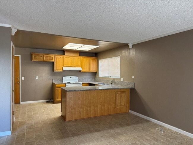 Building Photo - Charming 3 Bedroom Home with Foothill Views