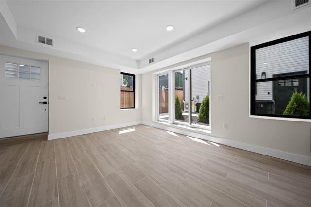 Building Photo - 27 Graham St