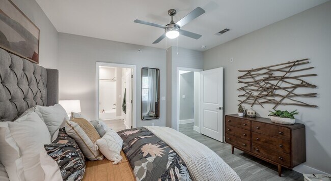 Building Photo - 529 Barker-Clodine Road Unit 19201