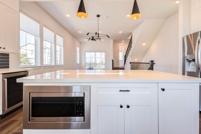 Building Photo - 2751 Freund St