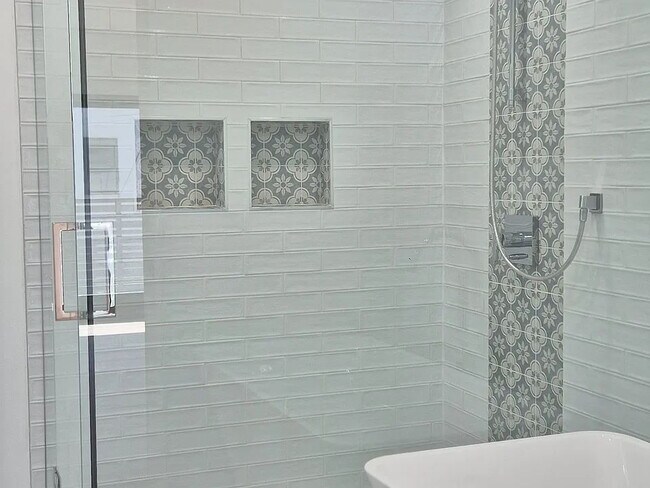 Building Photo - NO MIN CREDIT SCORE REQUIRED, BK OKAY, PAST EVICTION OKAY!, BACKGROUND FRIENDLY. Apply at "The Re...