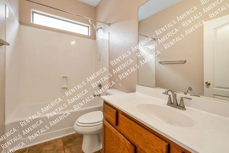 Building Photo - 629 E Saddle Way