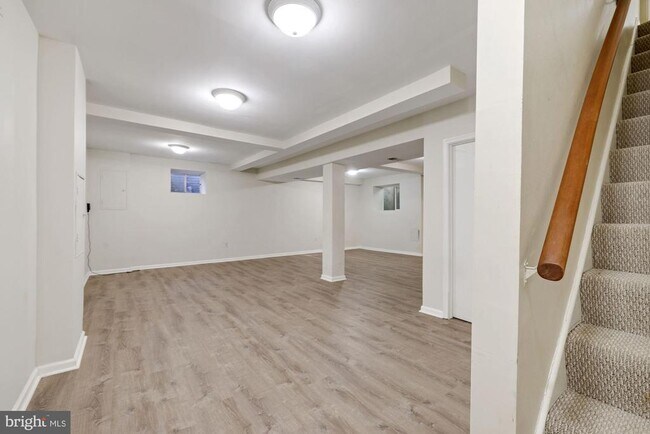 Building Photo - 8208 Gainsborough Ct W