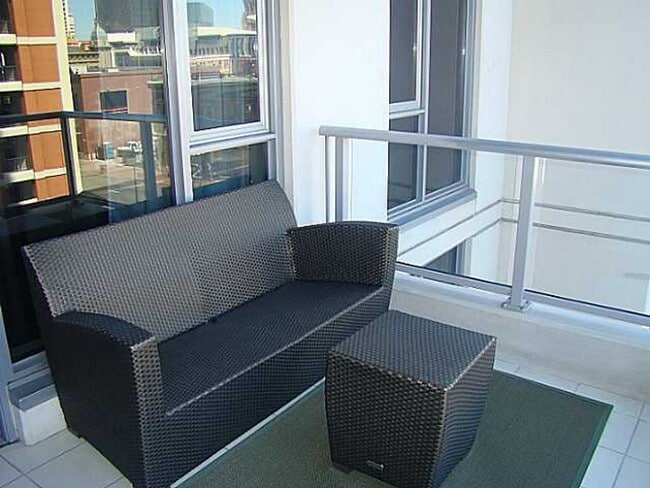 Building Photo - Gorgeous Condo in East Village!