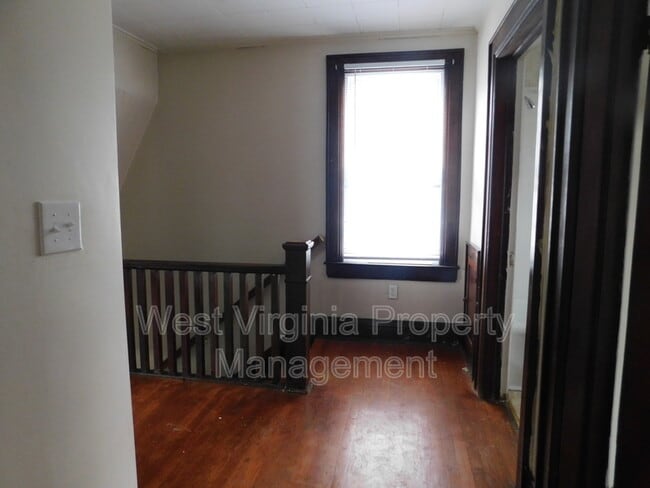 Building Photo - 54 Hunt Ave