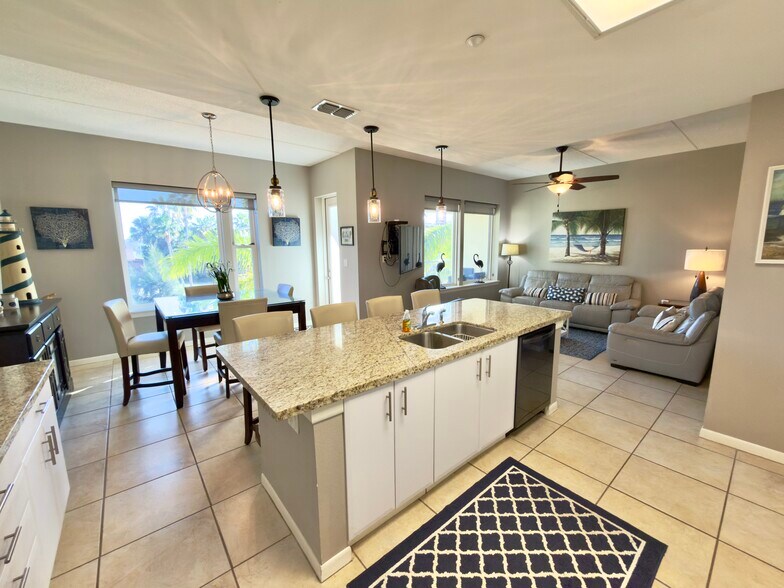 Primary Photo - 5909 Padre Blvd