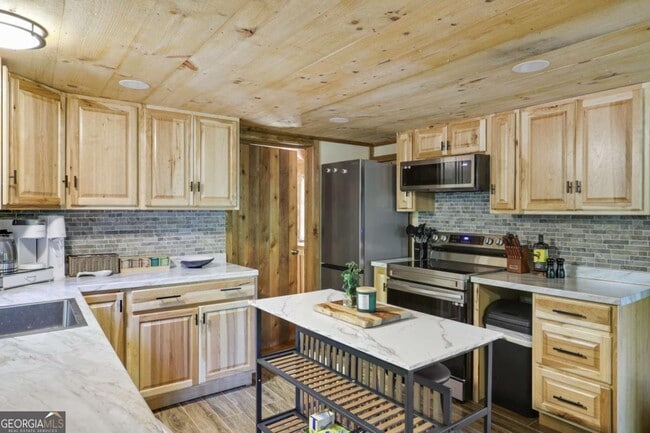 Building Photo - 166 Nantahala Pass Rd