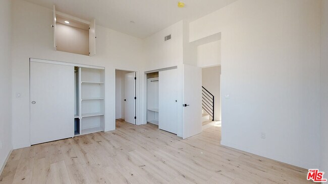 Building Photo - 1509 Cloverdale Ave