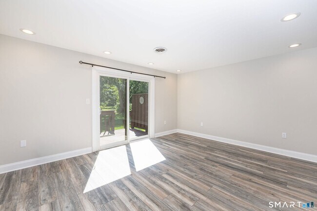 Building Photo - 101 Cedar Hollow Dr