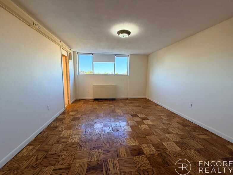 Building Photo - 80 Monmouth St