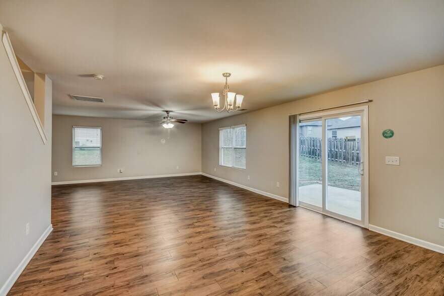 Building Photo - 116 Rosegate Dr