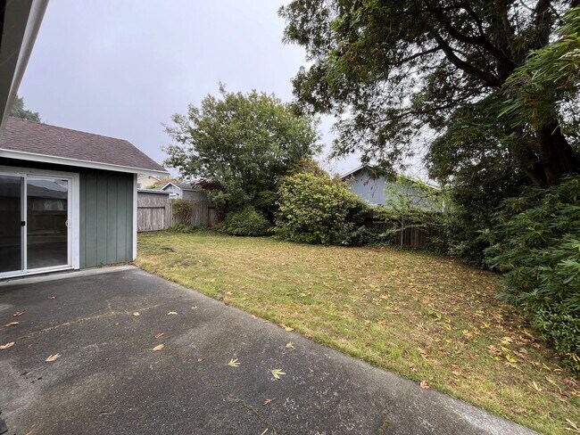 Building Photo - Pet-Friendly 3 Bed 2 Bath McKinleyville Home