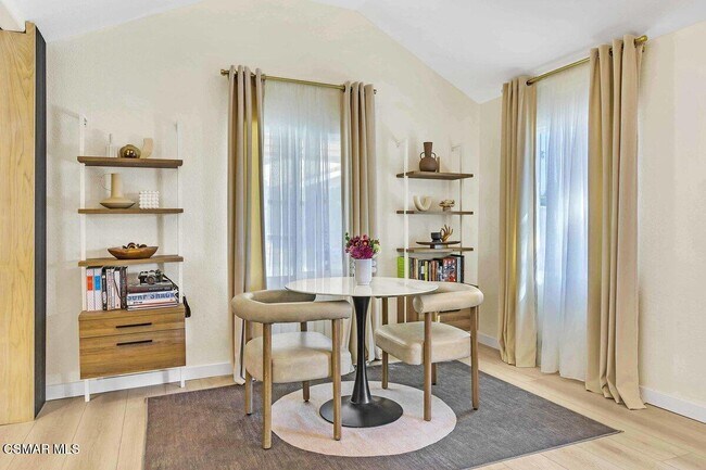 Building Photo - 2855 Los Feliz Dr