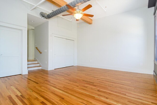 Building Photo - Downtown Top-Floor Loft