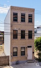 Building Photo - 1313 Reddour St