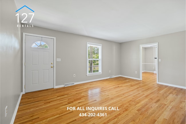 Building Photo - Spacious 4-Bedroom Home with Dual Kitchens...