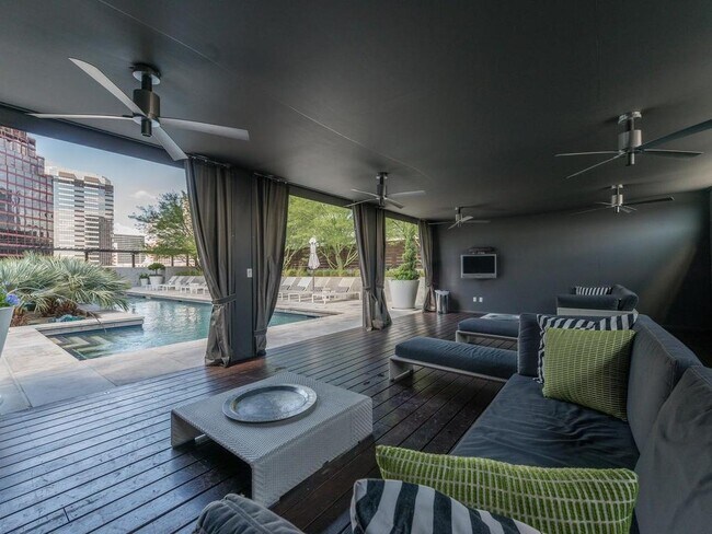 Building Photo - 210 Lavaca St