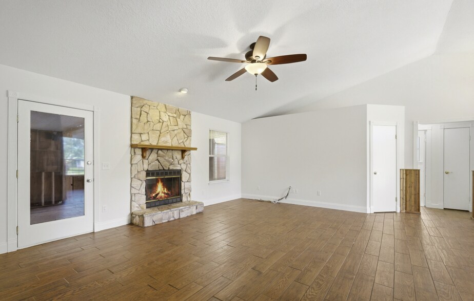 Building Photo - 2162 Saint Martins Dr E