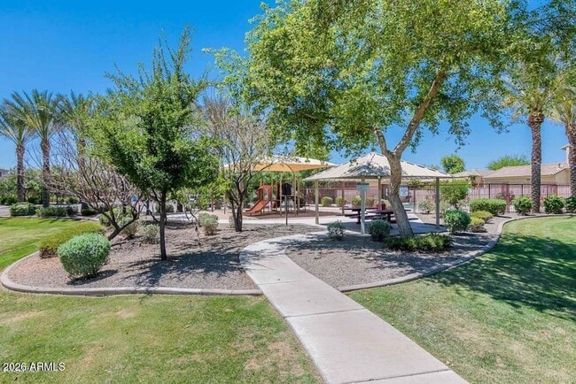 Building Photo - 7117 N 73rd Dr