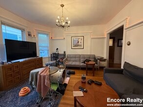 Building Photo - 39 Turner St