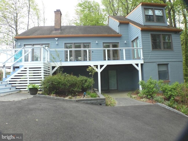 Building Photo - 3550 Bay View Dr