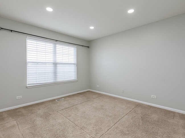 Building Photo - 2331 Overlook Ct