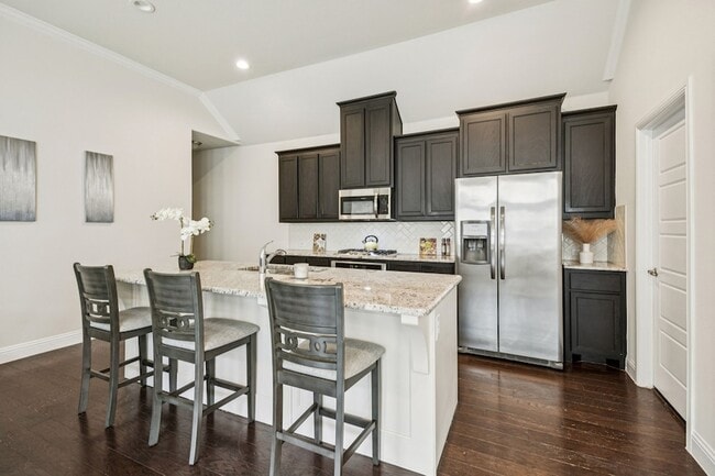 Building Photo - 913 Parkside Dr
