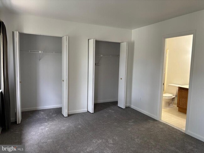 Building Photo - 2219 Lowells Glen Rd