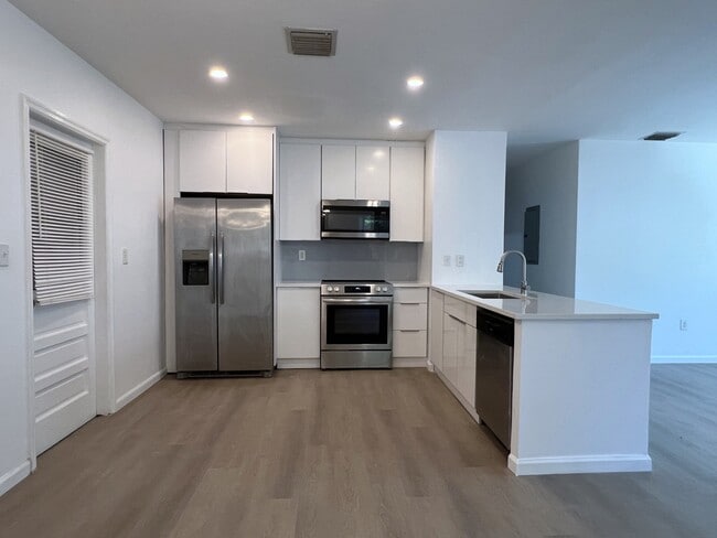 Building Photo - 3624 Oak Ave
