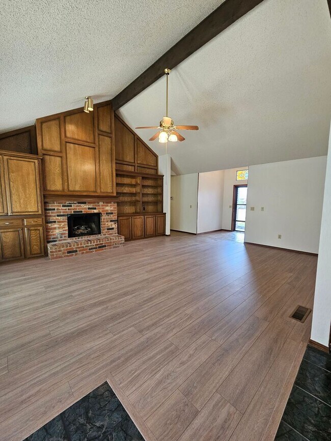 Building Photo - (3) Bed/(2) Bath in NW Norman Avail NOW!