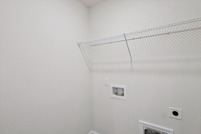 Building Photo - $500 RENT CREDIT | AVAILABLE NOW! (Small Pets Only)