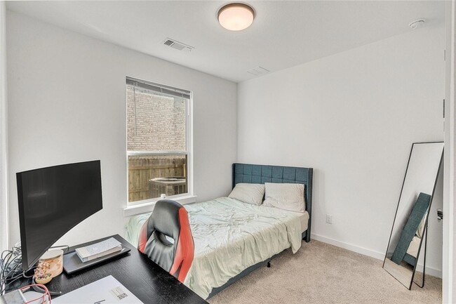 Building Photo - 516 Ahern Ct