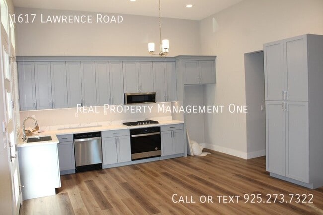 Building Photo - 1617 Lawrence Rd