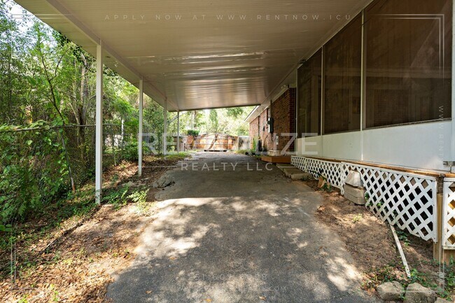 Building Photo - 3/2 Brick Home with Sunroom, Deck, and Car...