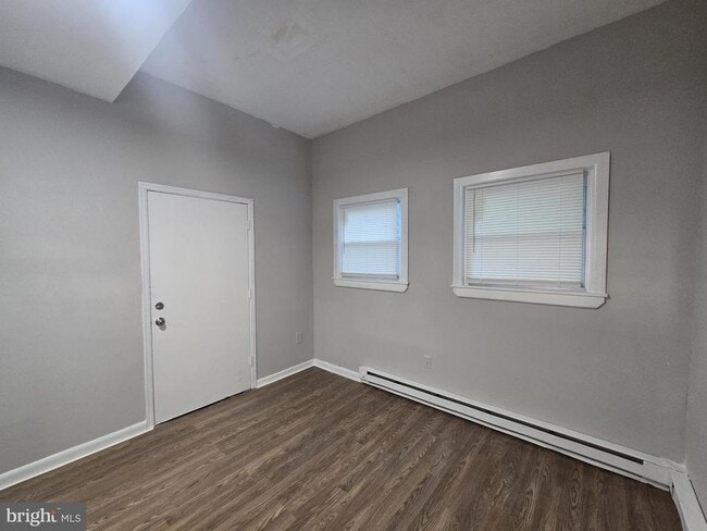 Building Photo - 2036 S 65th St
