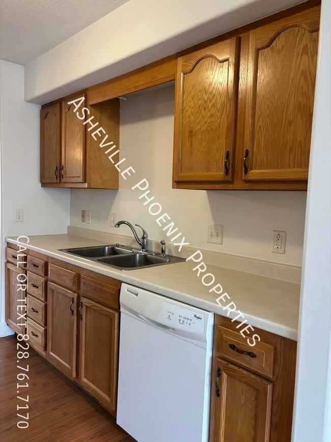 Building Photo - 9 Spruce Shade Ct