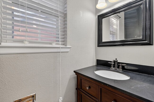 Building Photo - 2821 Metz Dr