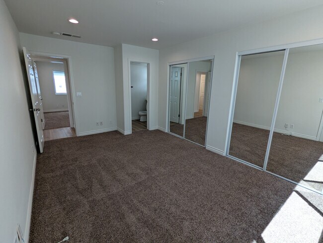 Building Photo - 3112 Manhattan Ave