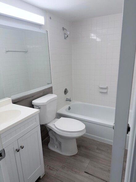 Building Photo - 204 Canterbury I