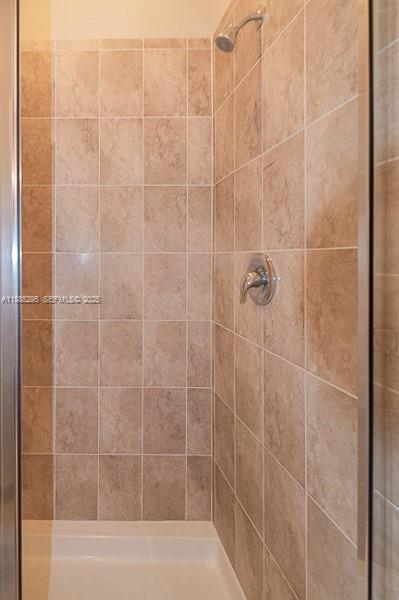 Building Photo - 1024 NE 207th Terrace