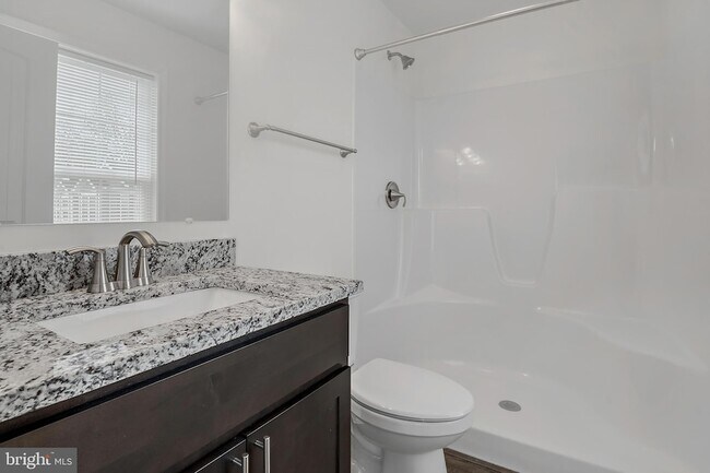 Building Photo - 2801 Pinewood Ln