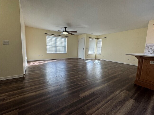 Building Photo - 910 NW A St