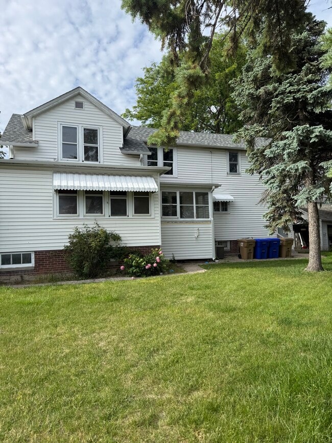Building Photo - 5917 34th Ave