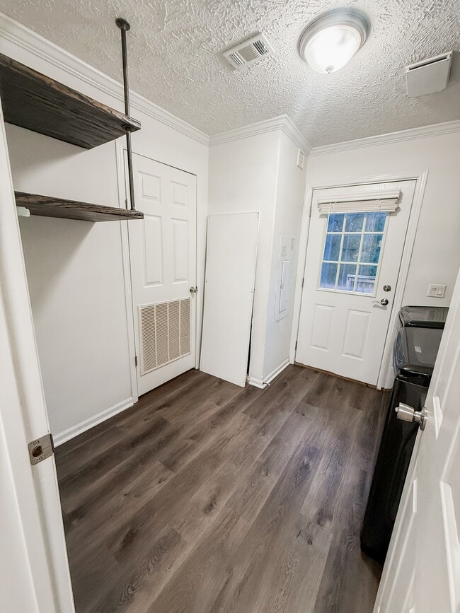 Building Photo - 106 Dolly Dr